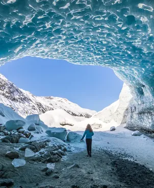 Grottes de glace : explorez ces merveilles souterraines en montagne